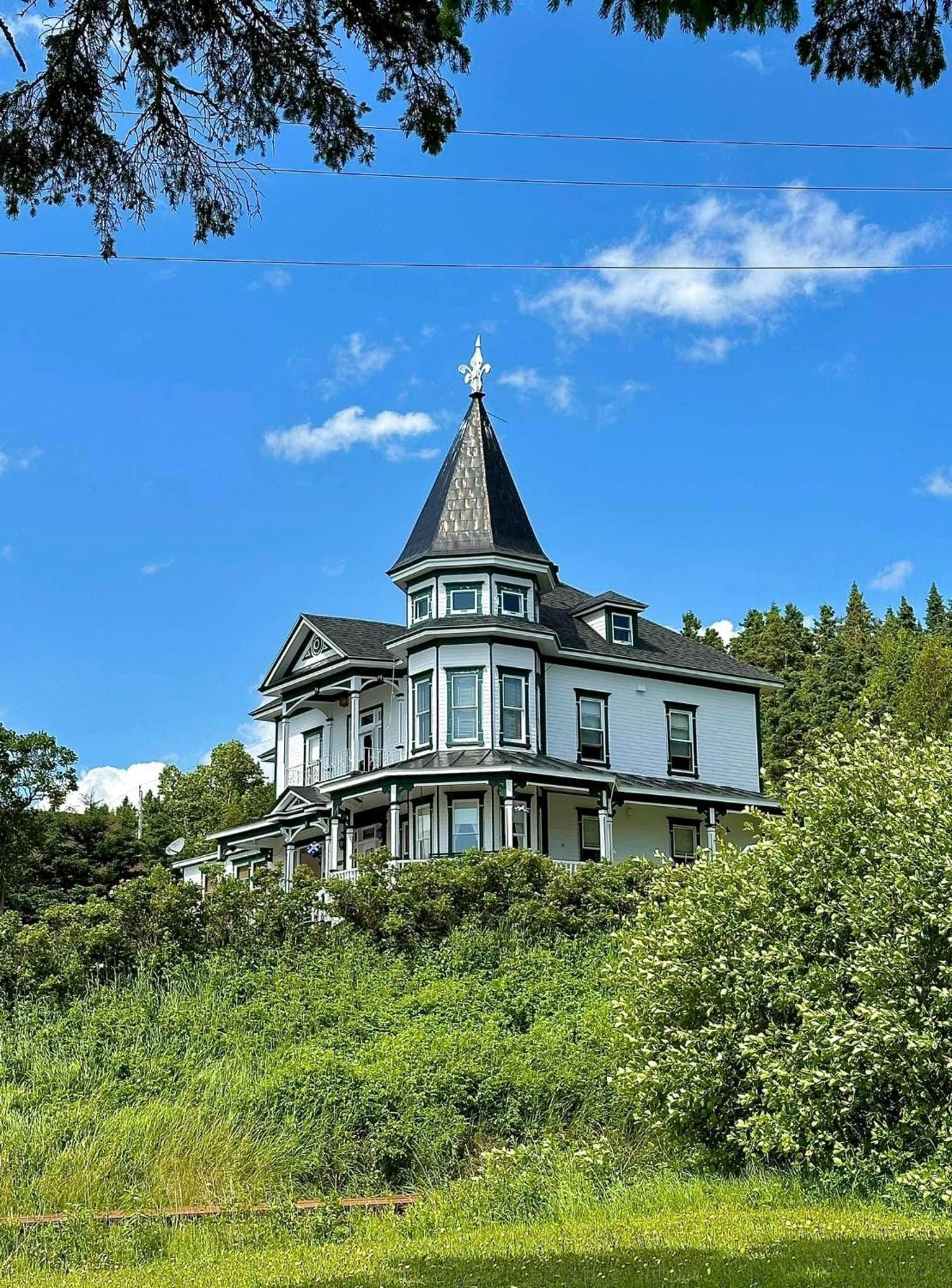 Le Manoir Du Vieux Presbytere Port-Daniel Exteriör bild