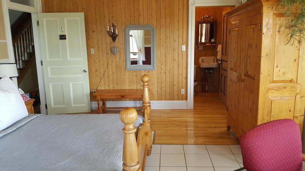 Le Manoir Du Vieux Presbytere Port-Daniel Exteriör bild