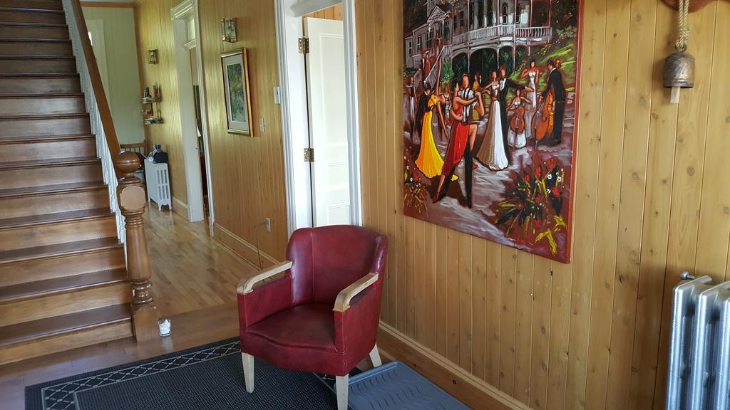 Le Manoir Du Vieux Presbytere Port-Daniel Exteriör bild